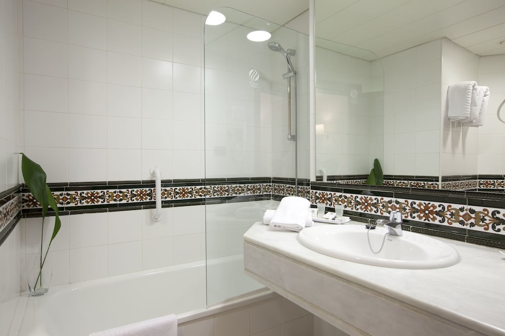 Triple Room, 3 Twin Beds - Photo 7
