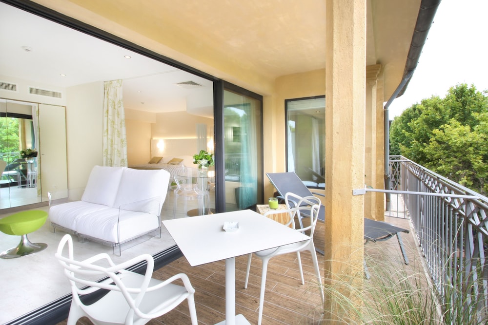 Suite, 1 Queen Bed, Terrace photo 3