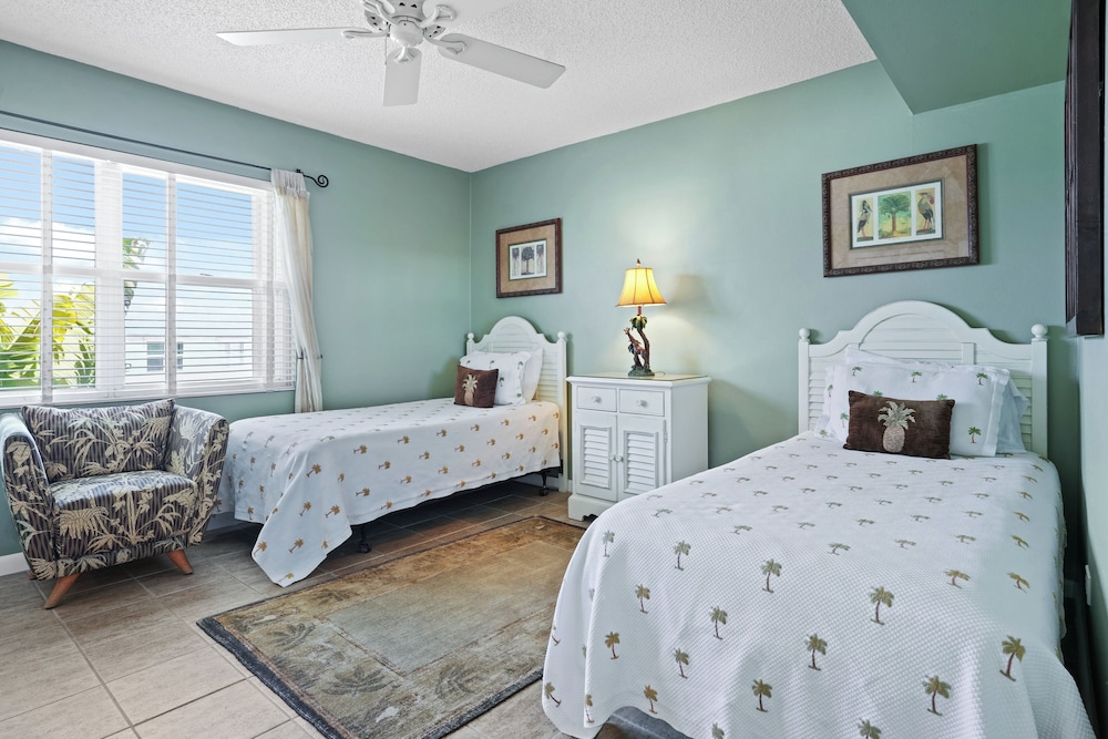 Condo 22, 2 Bedrooms, Ocean View photo 3