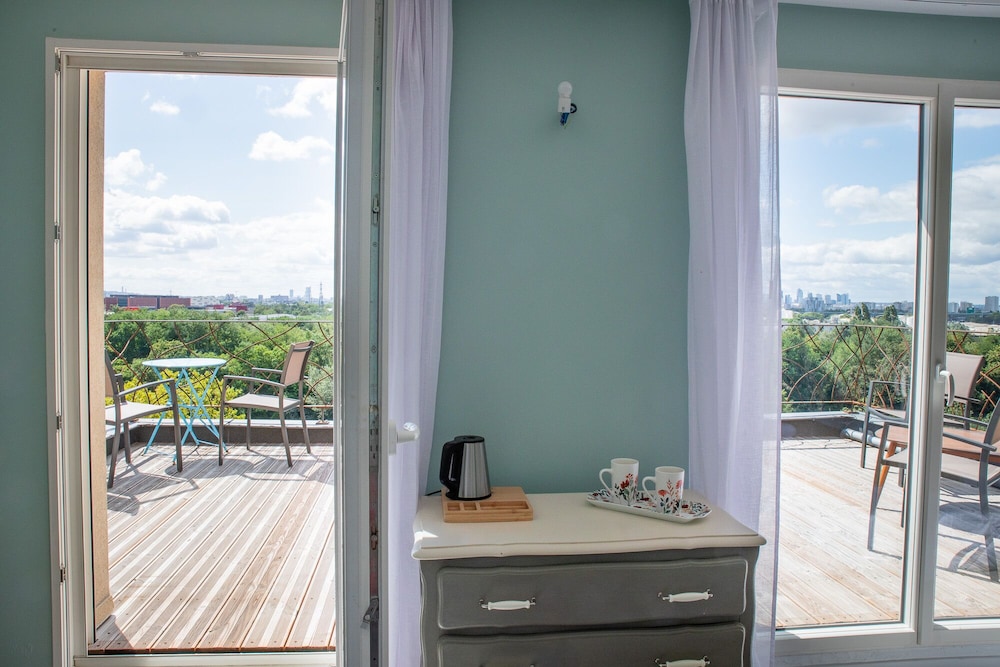 Double or Twin Room, Private Bathroom, River View (Cézanne) photo 2