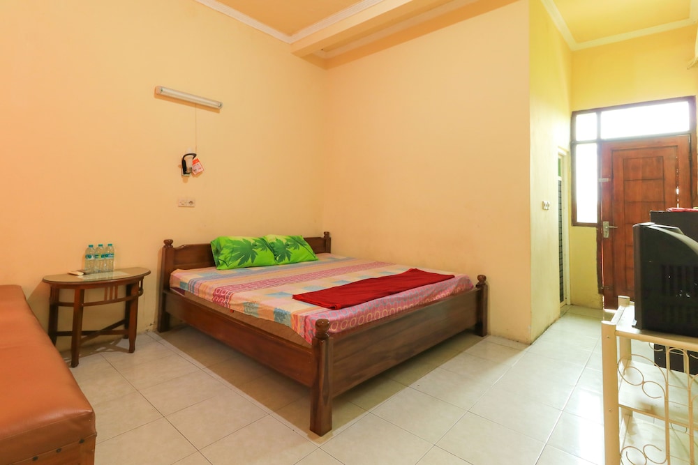 Family Room, 1 Queen Bed with Sofa bed photo 3