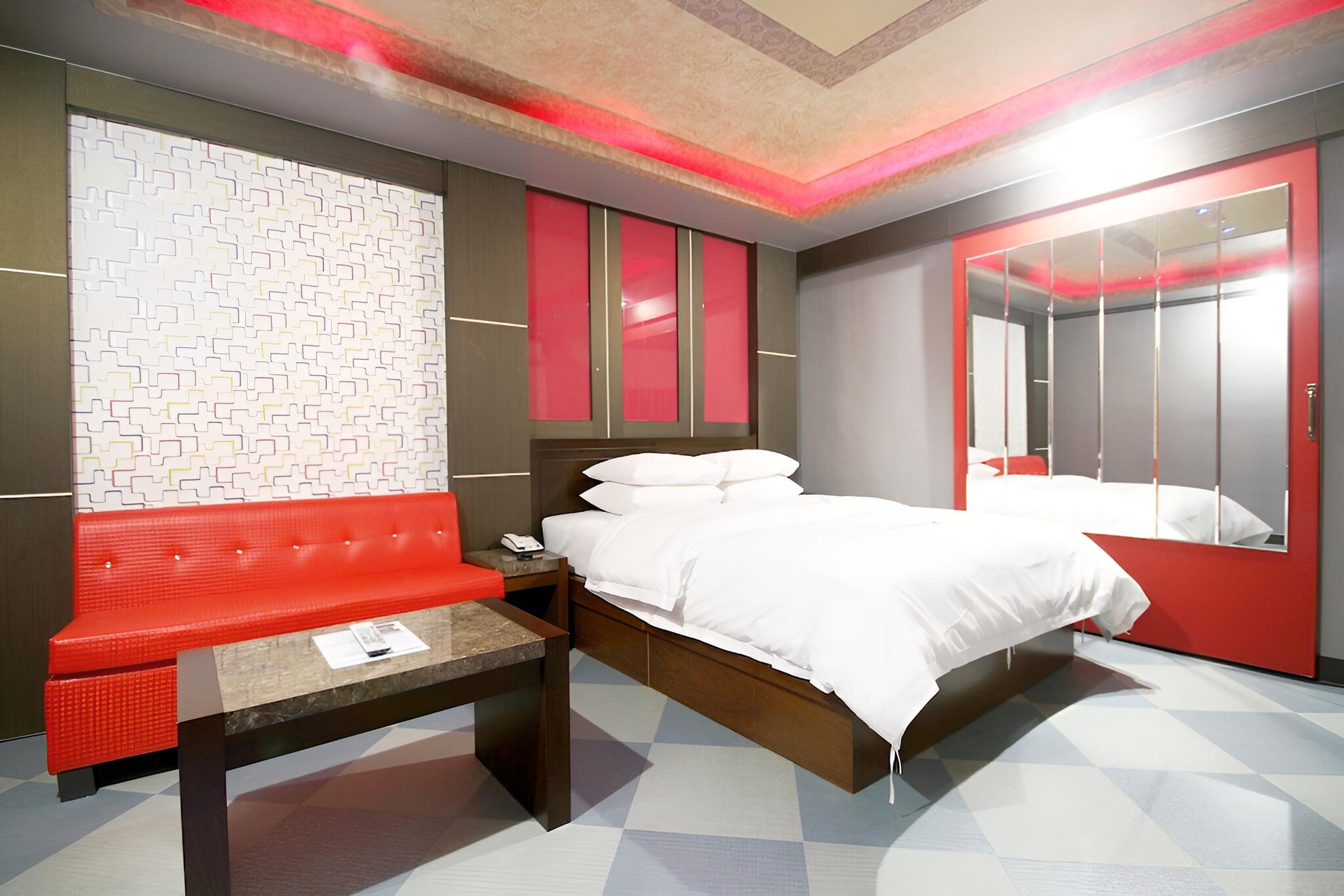 Room (Gaming PC + Spa) photo 2