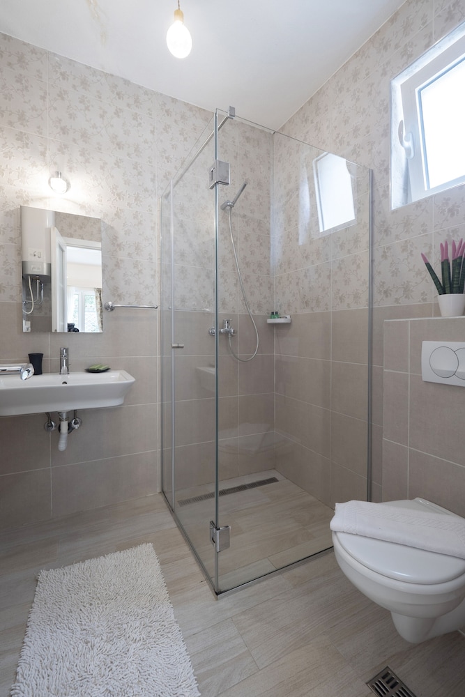 Romantic Studio Suite, Non Smoking, Garden View - Photo 11