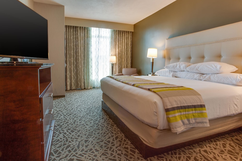 Deluxe Room, 1 King Bed (Upper Floor, Hearing Accessible) - Photo 4