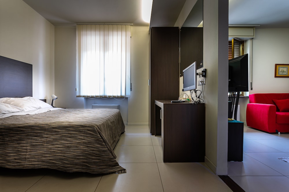 Comfort Quadruple Room, City View photo 1