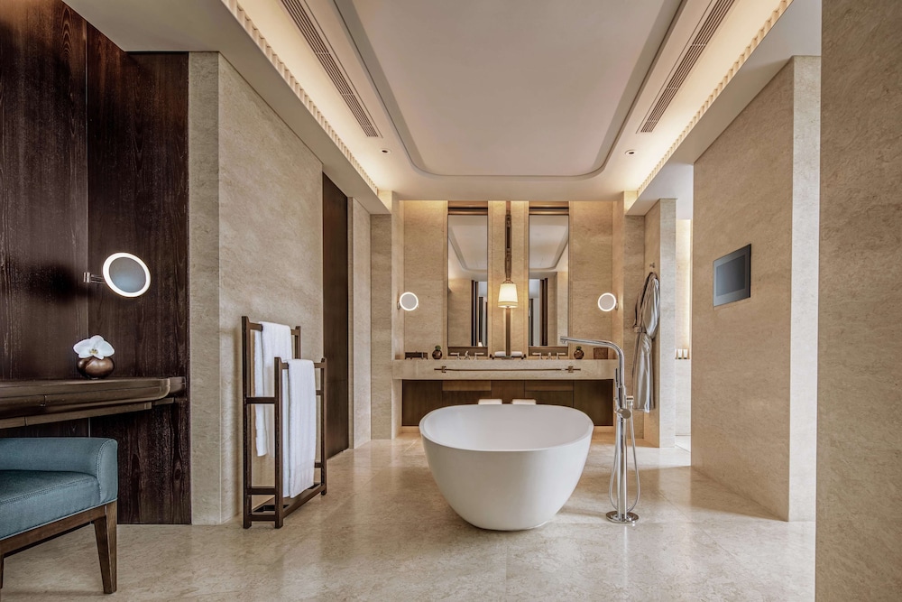 Royal Suite, 2 Bedrooms thumbnail 5
