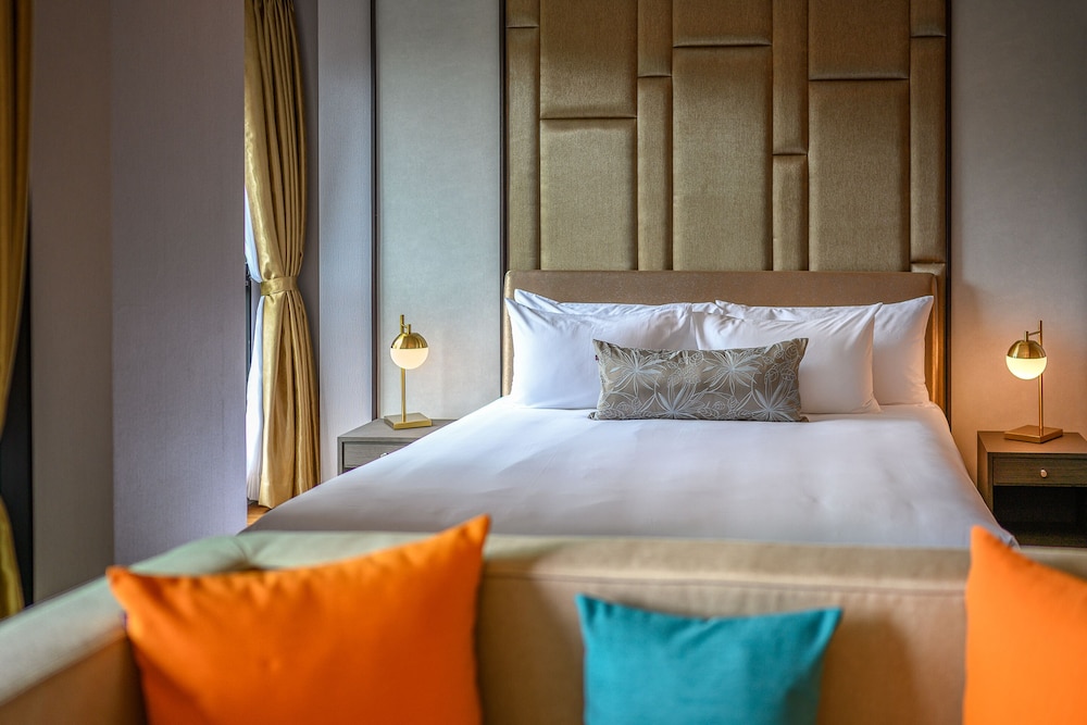 Deluxe Room - Photo 5