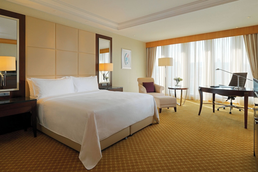 Deluxe Room, 1 King Bed, City View - Photo 1