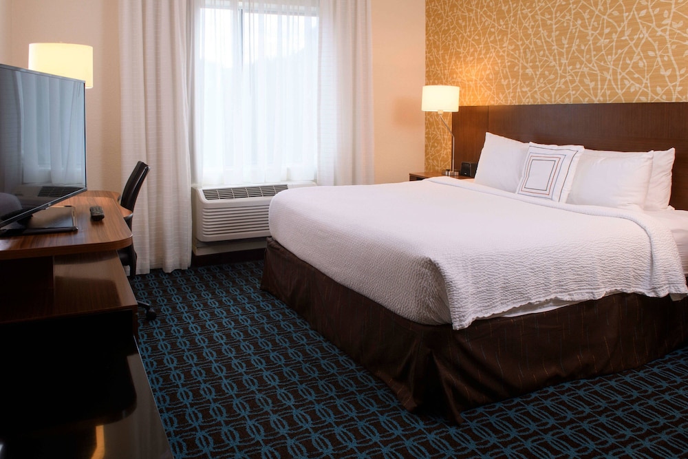 Room, 1 King Bed (Hearing Accessible) photo 2