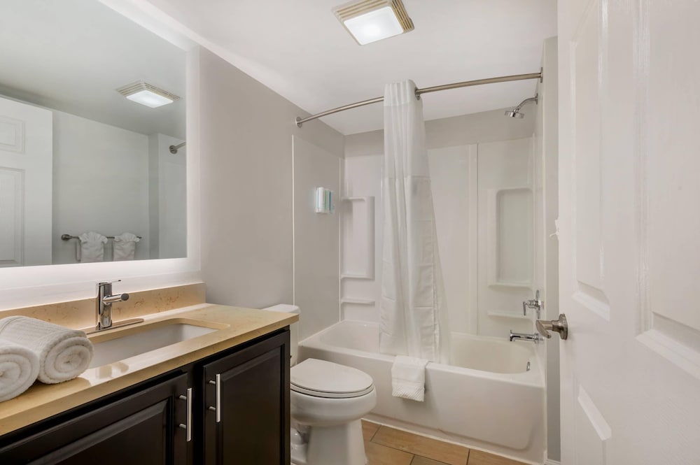 Suite, Multiple Beds, Non Smoking - Photo 12