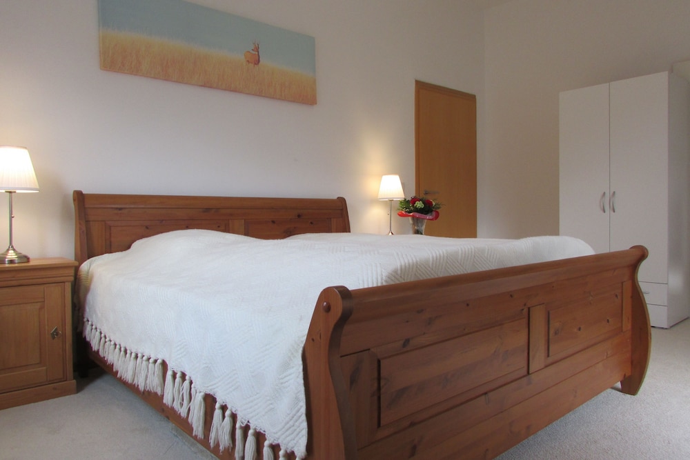 Traditional Apartment, 1 King Bed, Non Smoking, Garden View