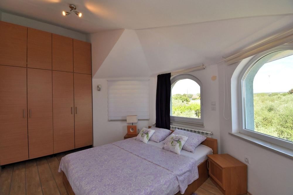 Apartment (A2)