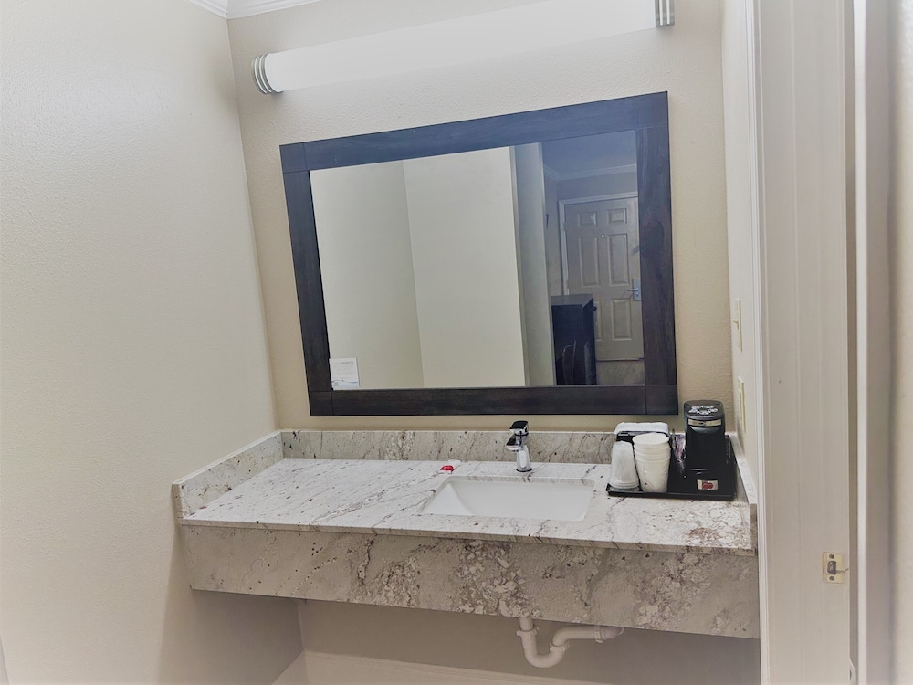 Room, Accessible - Photo 5