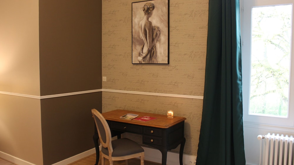 Deluxe Room - Photo 6