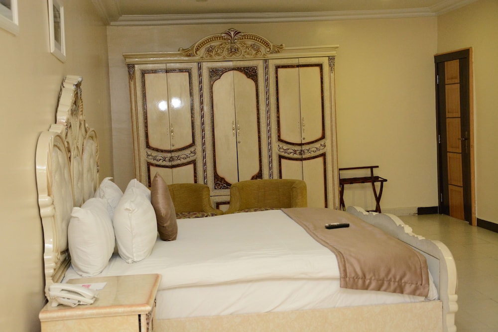 Executive Single Room, Smoking, Pool View photo 2