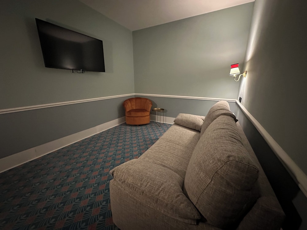 Standard Suite - Photo 3