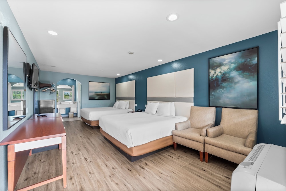 Comfort Room, Multiple Beds, Non Smoking photo 1