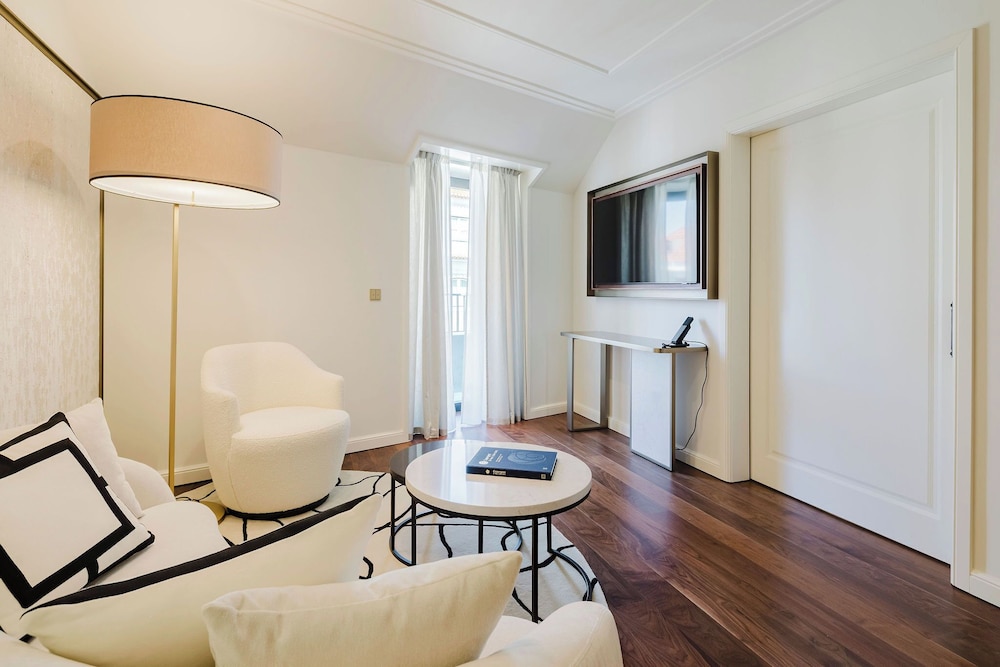 Executive Suite, Balcony, City View