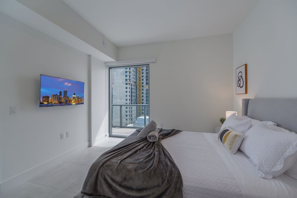 Deluxe Apartment, 1 Queen Bed with Sofa bed, City View photo 2