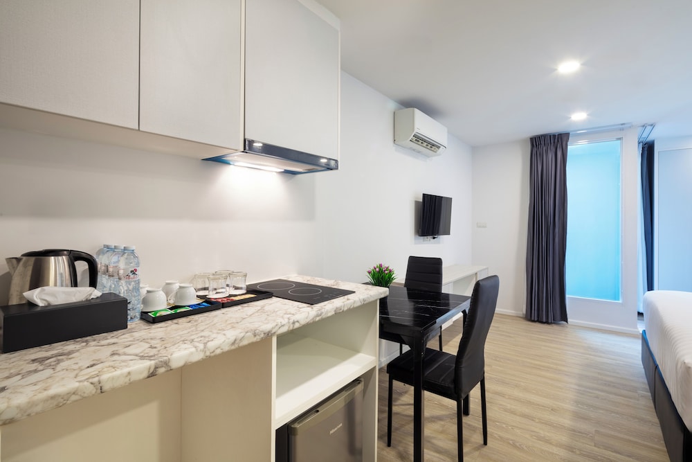 Standard King Room - Photo 4