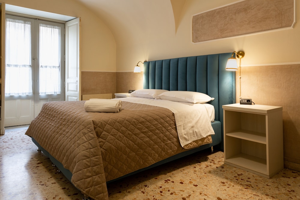 Standard Triple Room, City View photo 3