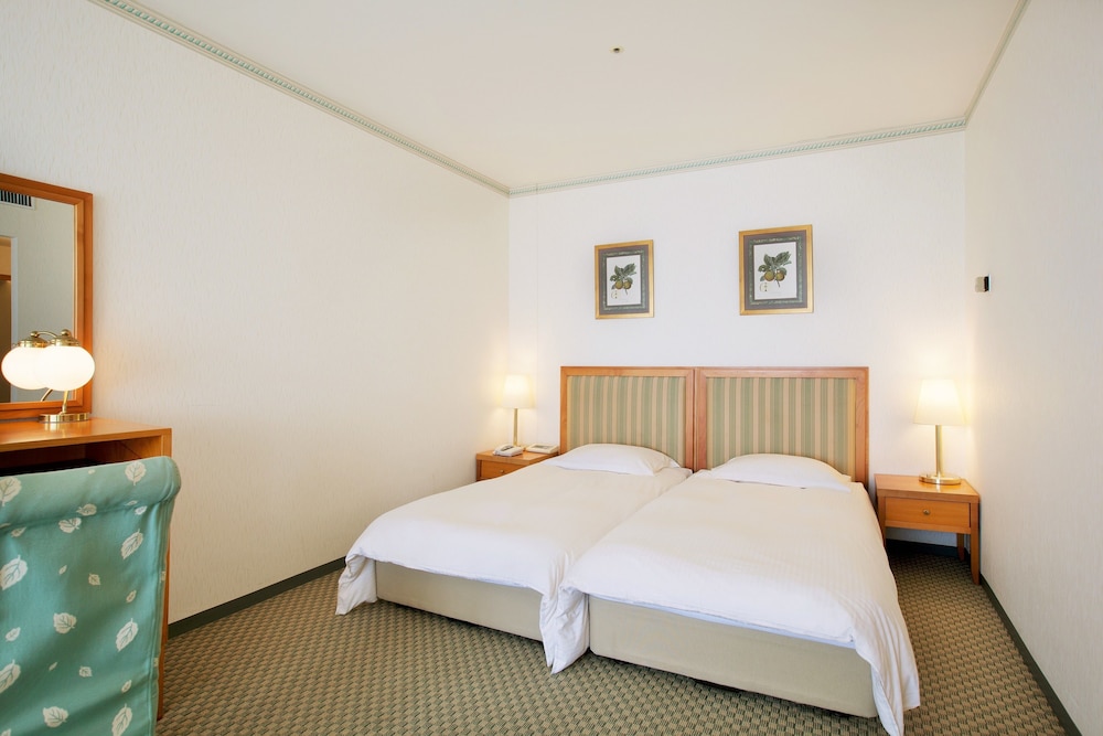 Balcony Quadruple Room (2 single + 2 extra beds), Non Smoking photo 1
