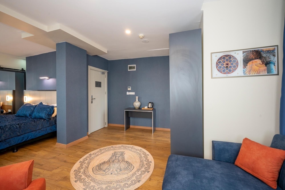 Terrace Suite With Jacuzzi photo 3
