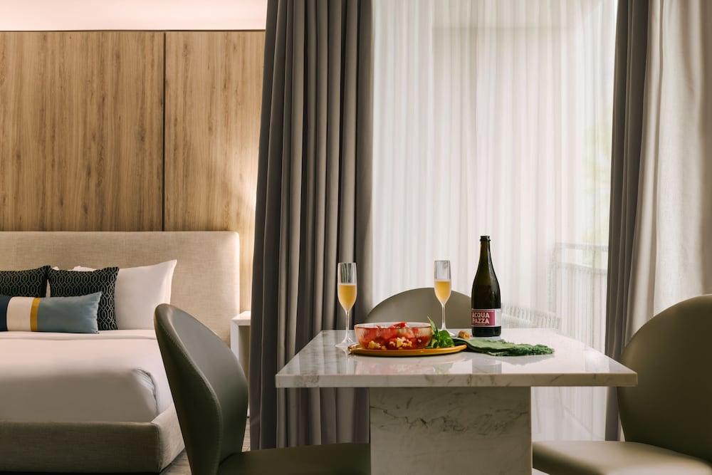 Suite, Multiple Beds, Balcony, Garden View photo 2