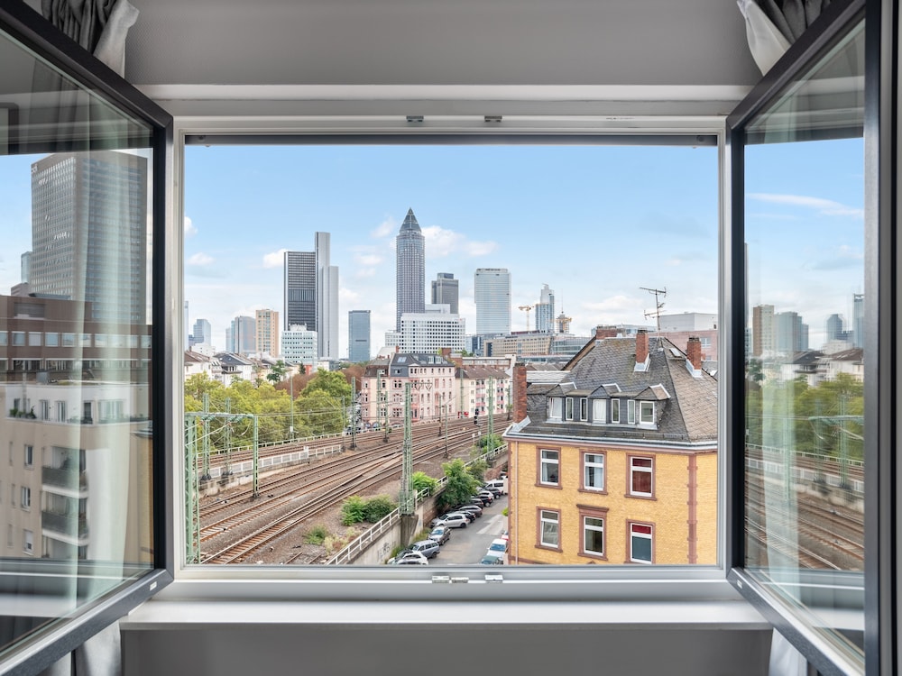 Medium Studio with Kitchenette - Photo 6