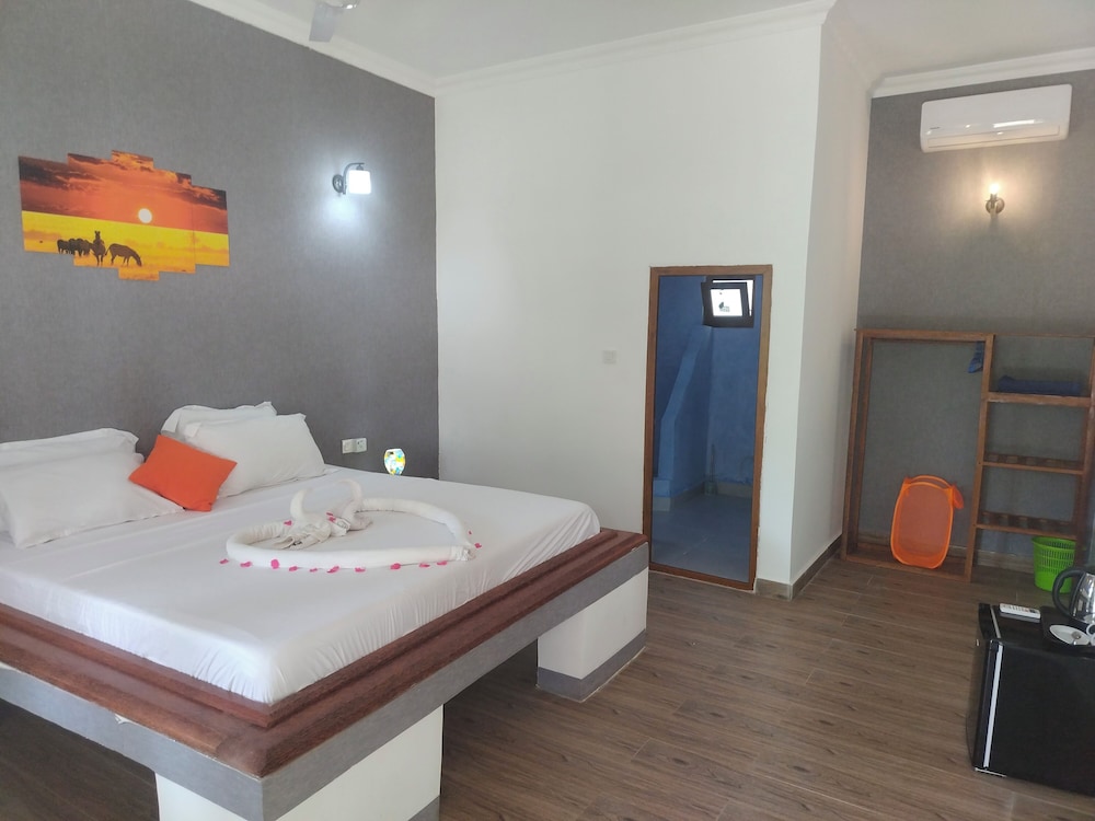 Classic Double Room, 1 Queen Bed, Balcony, Pool View