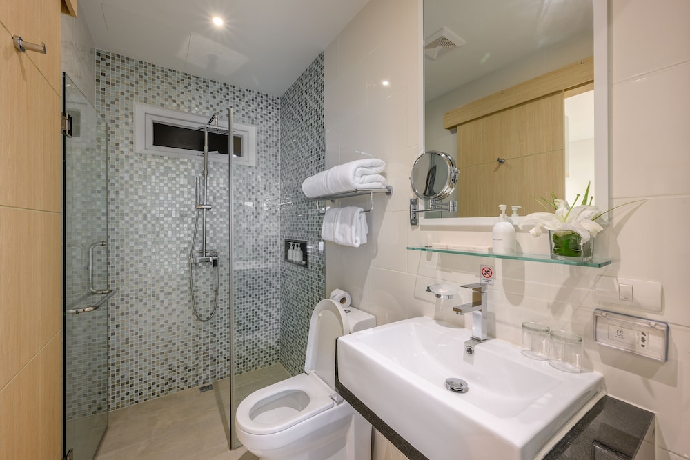 Deluxe Room, Partial Sea View - Photo 6