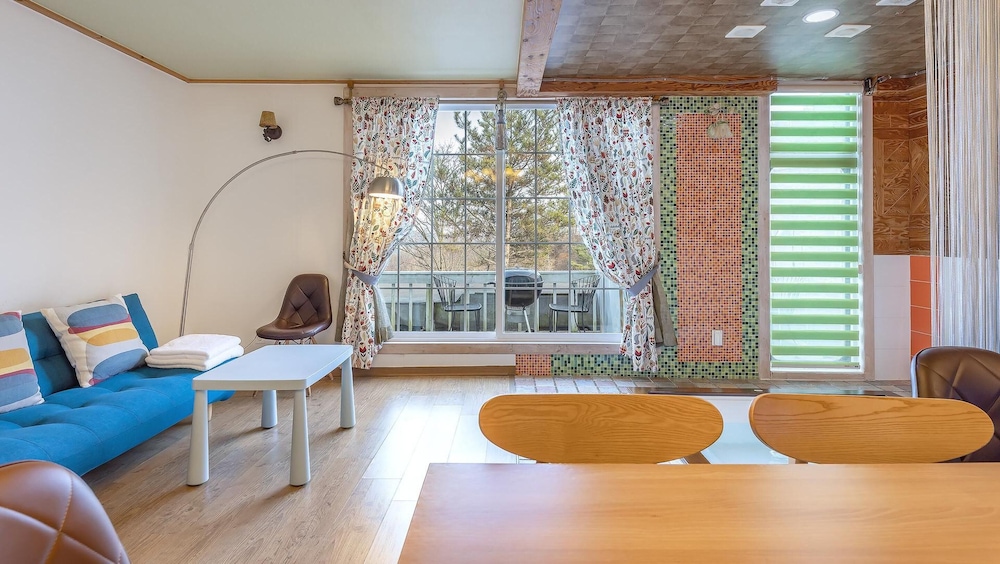 Basic Room, 1 Bedroom (104 (Studio / Pet Friendly)) - Photo 7