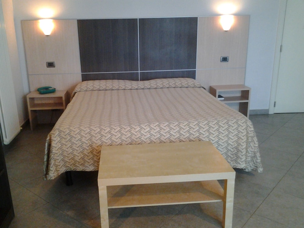 Standard Double Room Single Use photo 1