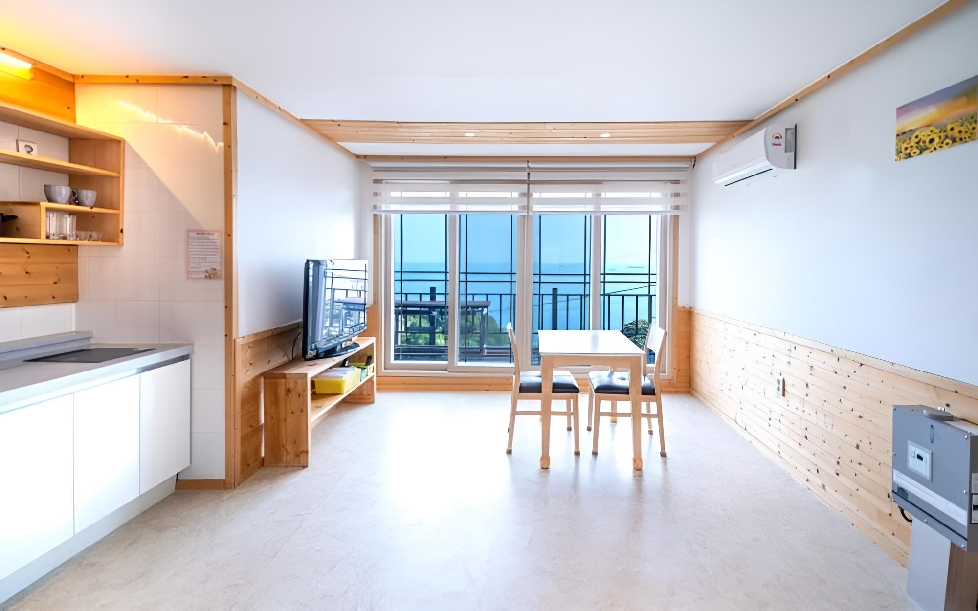 Room (Blue Hawaii (Ocean View)) photo 1
