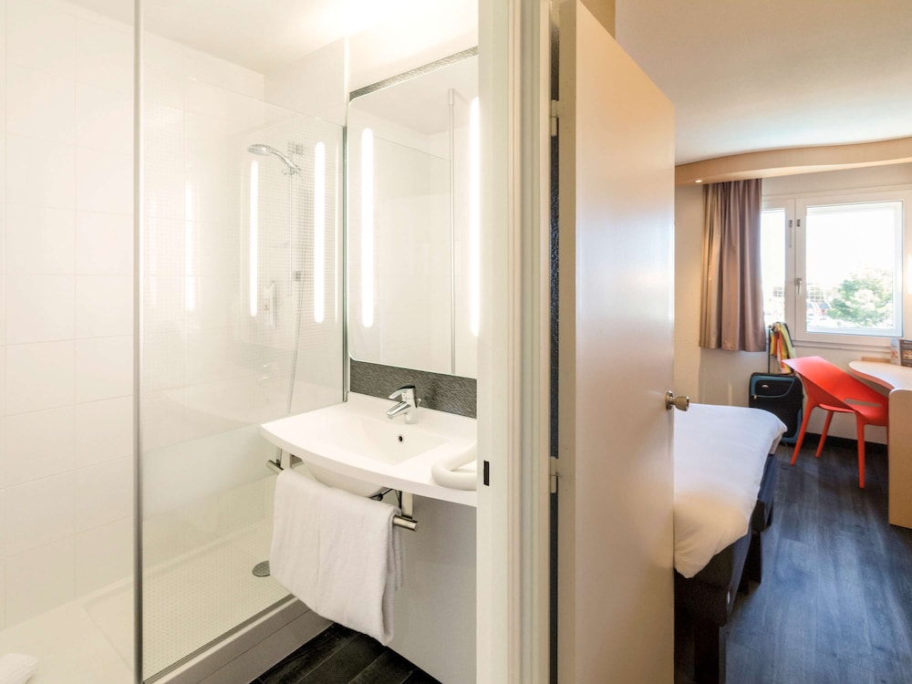 Standard Double Room, 1 Double Bed with Sofa bed - Photo 8