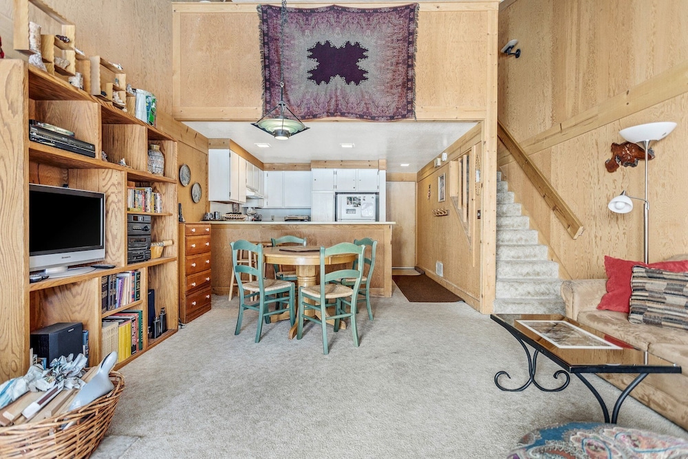 Condo, 1 Bedroom photo 1