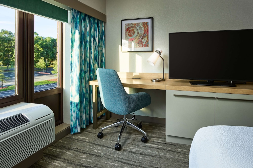 Room, 1 King Bed, Accessible, Bathtub (Mobility & Hearing) at Hilton Garden Inn Tewksbury Andover in Tewksbury