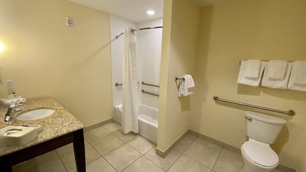 Room, 2 Queen Beds (Mobility)