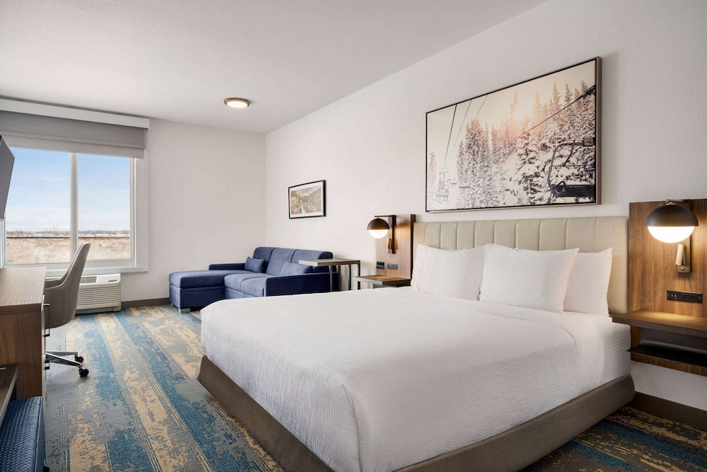 Deluxe Suite, 1 King Bed, Accessible, Non Smoking - Photo 7