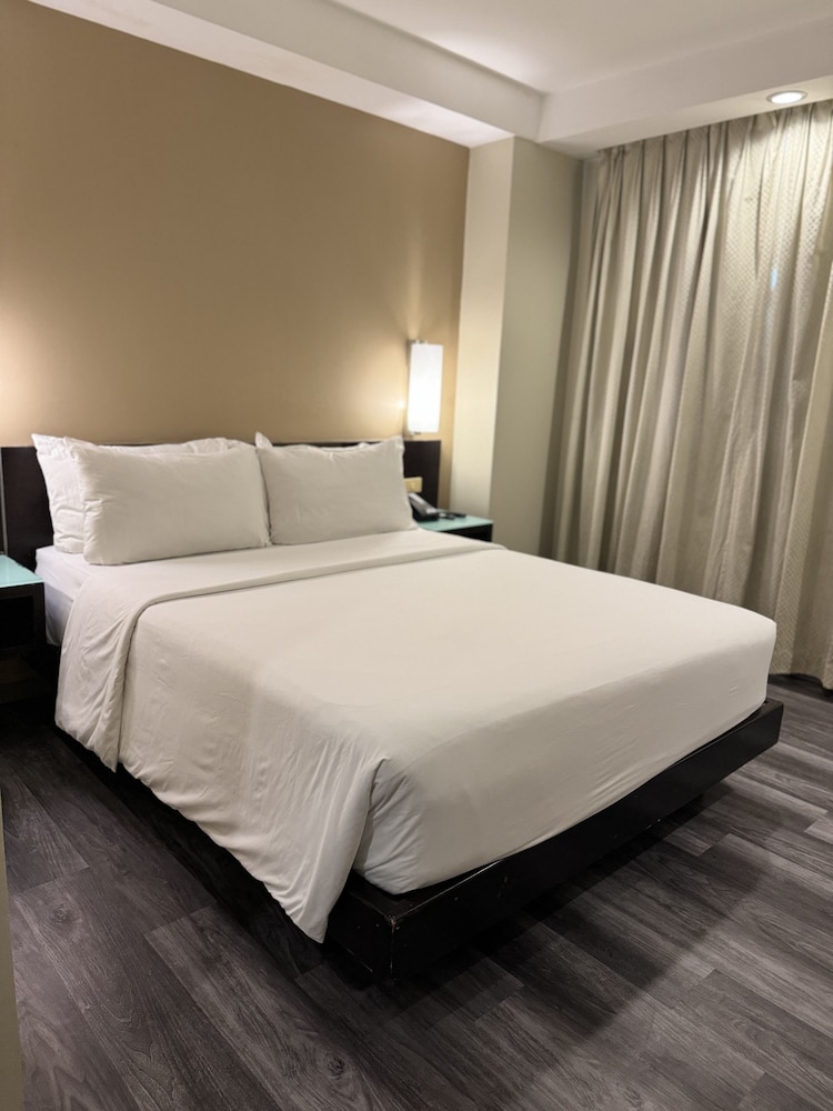 Standard Queen Room - Photo 11