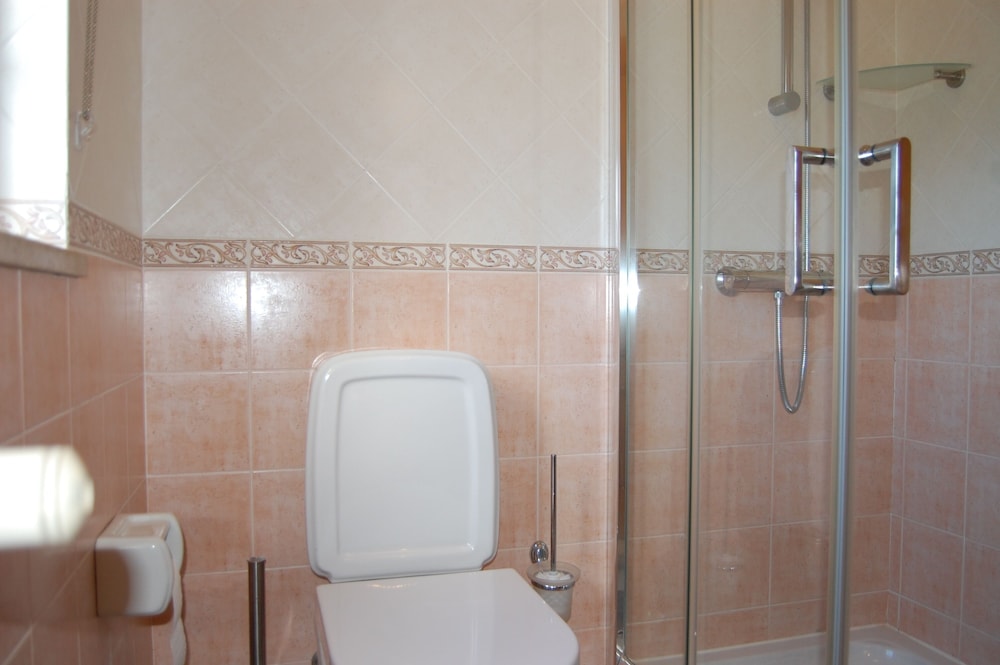 Charming 3-bedroom Villa With Wifi and Central Heating in Beautiful Santa Bárbar, 写真 28