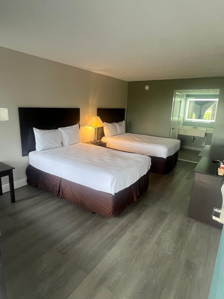 Room, 2 Queen Beds, Non Smoking - Photo 2