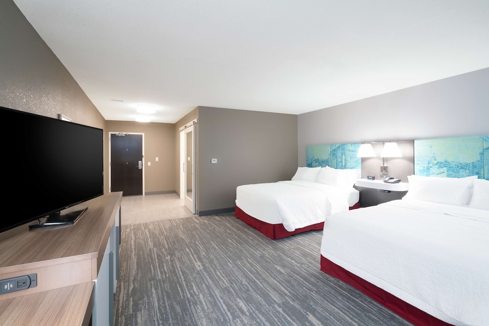 Room, 2 Queen Beds, Accessible (Roll-In Shower, Mobility & Hearing) photo 3