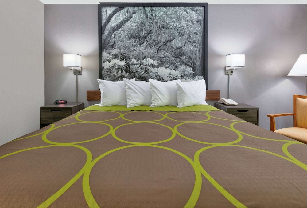 Room, Accessible photo 1