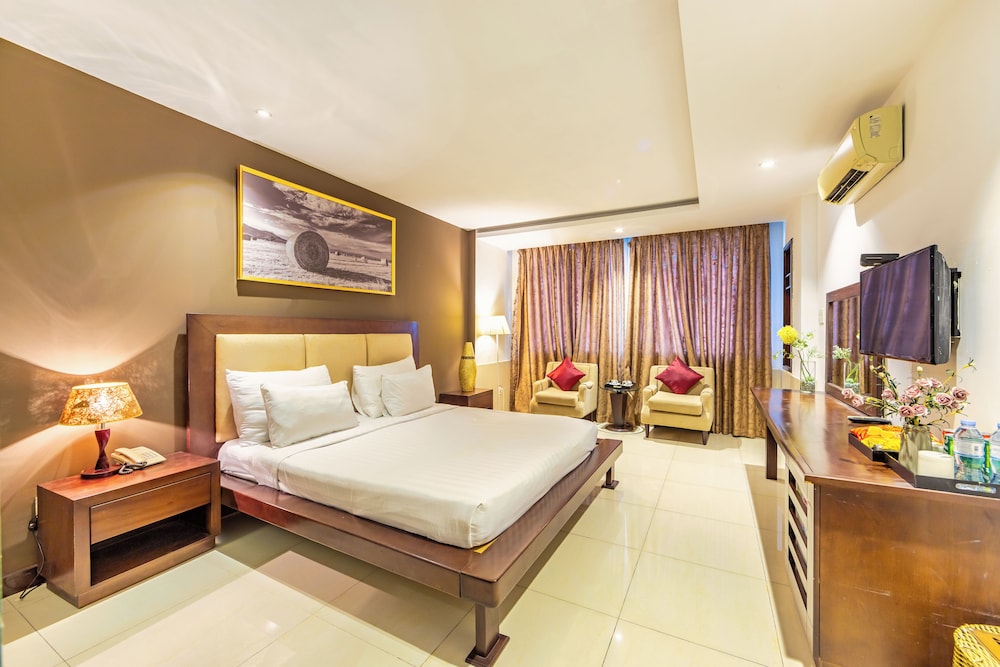 Junior Room, 1 Queen Bed, City View photo 3