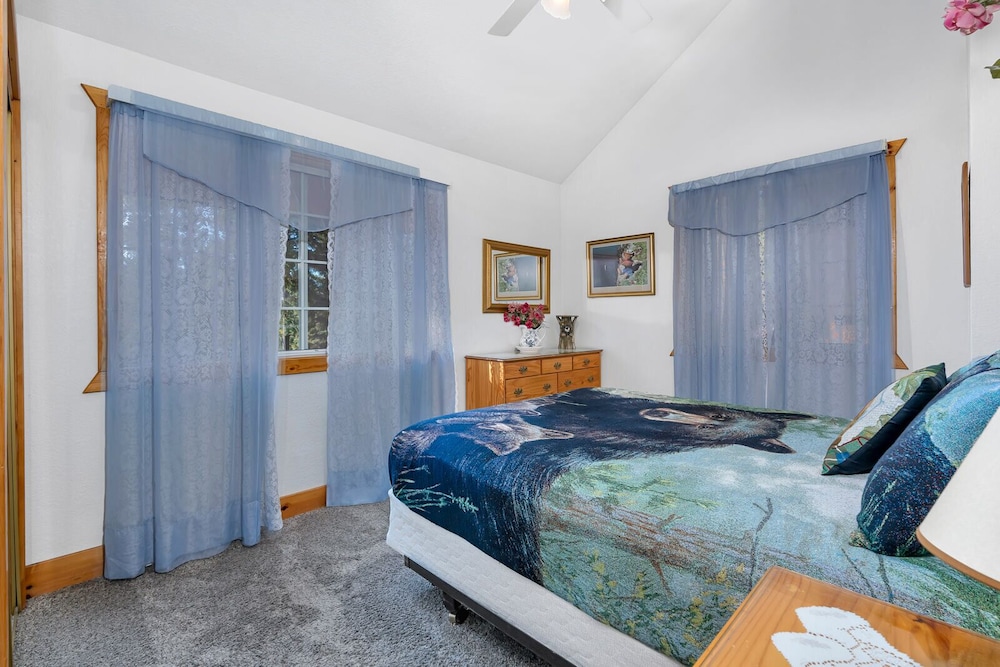 Cabin, Multiple Beds, Balcony, Mountain View (Cozy Bear North) photo 1