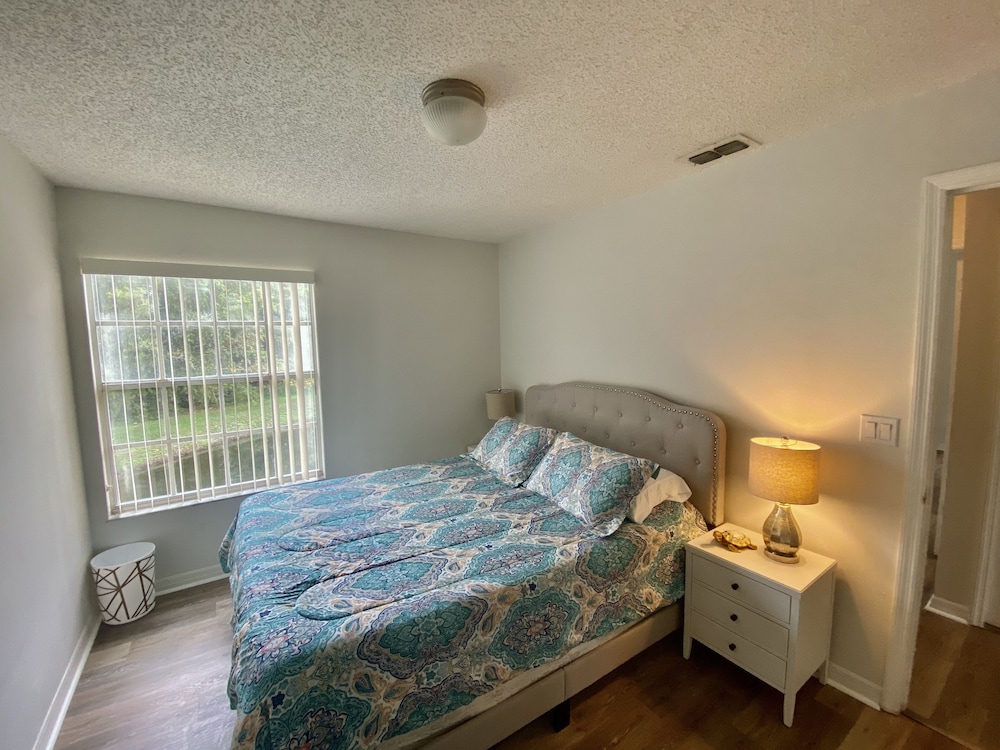 Luxury Apartment, 3 Bedrooms, Pool Access, Garden View