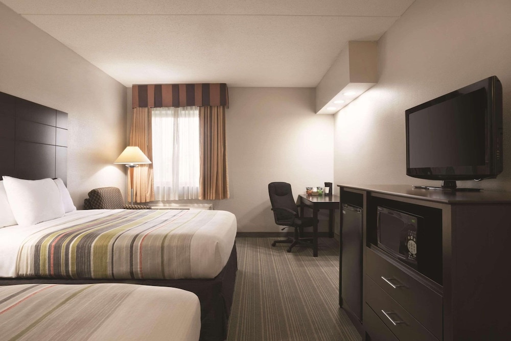 Room, 2 Queen Beds, Non Smoking - Photo 1