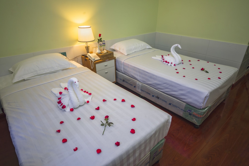 Standard Double or Twin Room, 1 Double or 2 Twin Beds photo 2