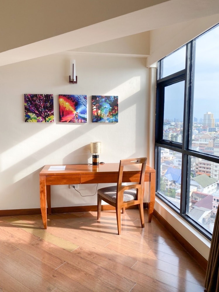 Suite Room - Photo 27